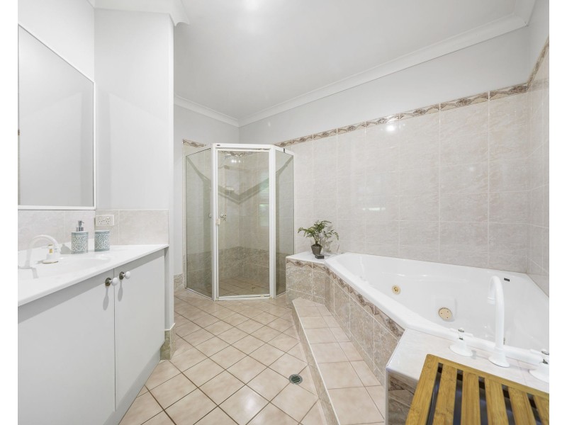 393 Mackenzie Street, Middle Ridge QLD 4350