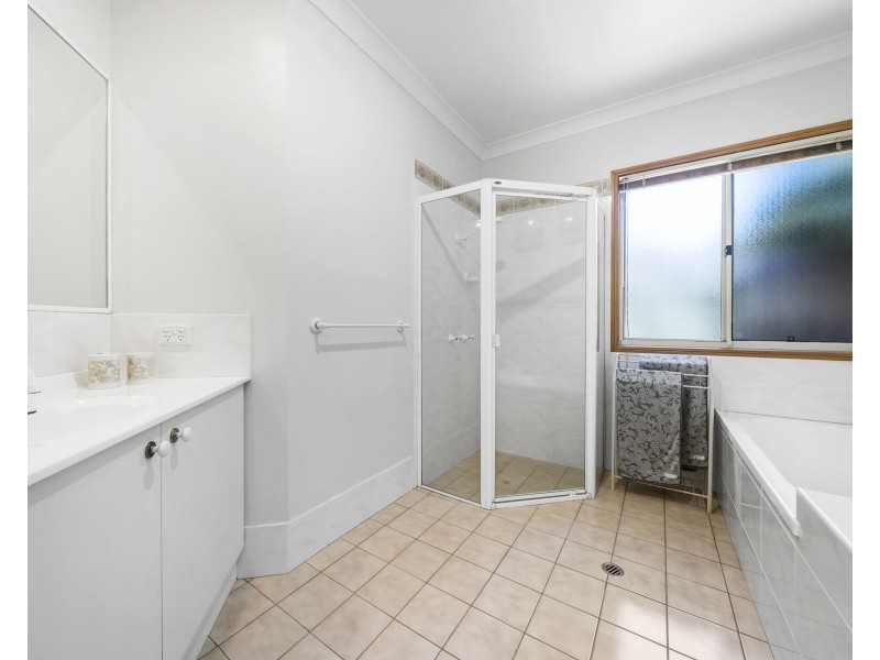 393 Mackenzie Street, Middle Ridge QLD 4350
