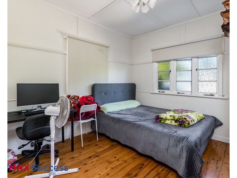 4 Cox Street, Newtown QLD 4350