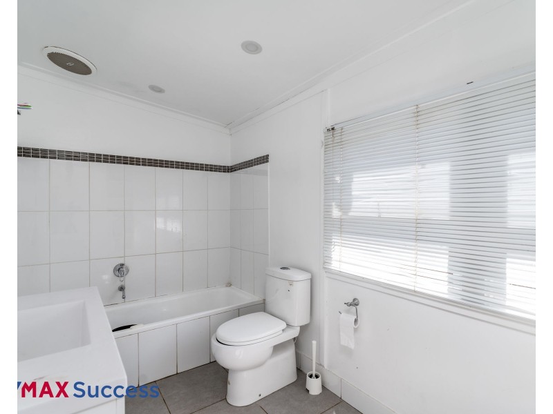 4 Cox Street, Newtown QLD 4350