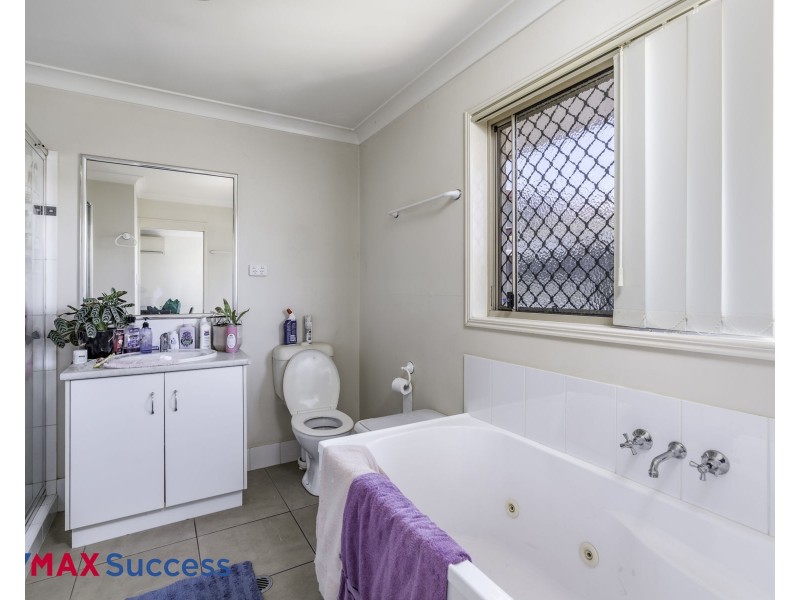 2/13 Monash Street, Newtown QLD 4350