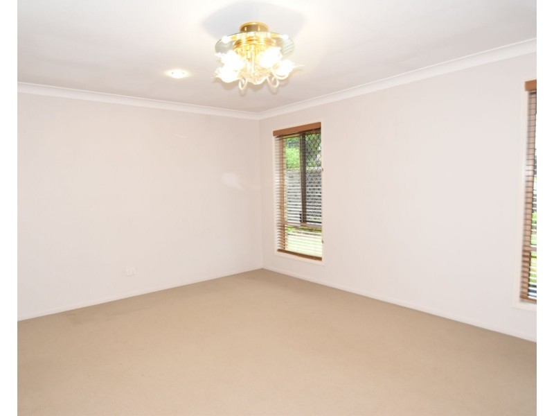 6 Latham Court, Wilsonton Heights QLD 4350