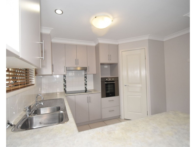 6 Latham Court, Wilsonton Heights QLD 4350