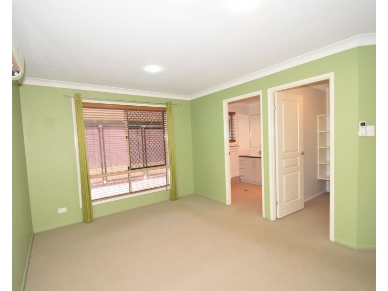 6 Latham Court, Wilsonton Heights QLD 4350