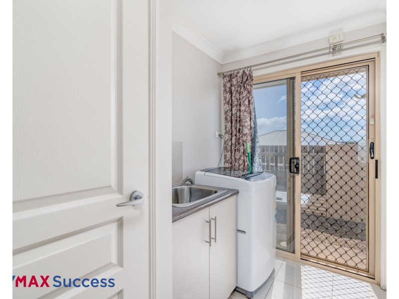 6 Latham Court, Wilsonton Heights QLD 4350