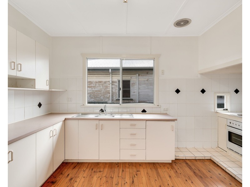 9B Victory Street, Newtown QLD 4350