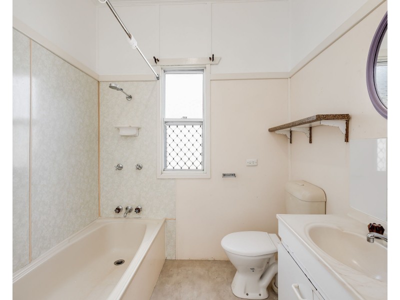 9B Victory Street, Newtown QLD 4350