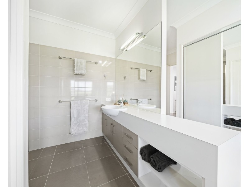 3 Storeys Road, Kingsthorpe QLD 4400