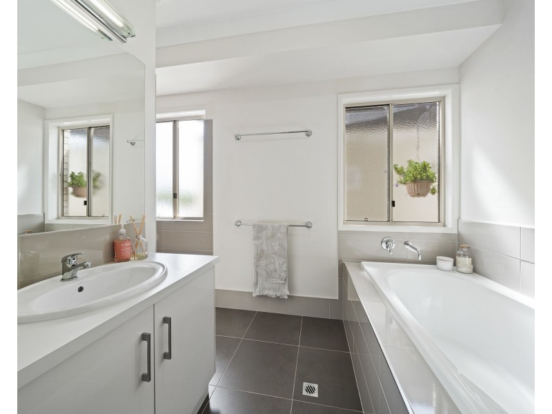 3 Storeys Road, Kingsthorpe QLD 4400