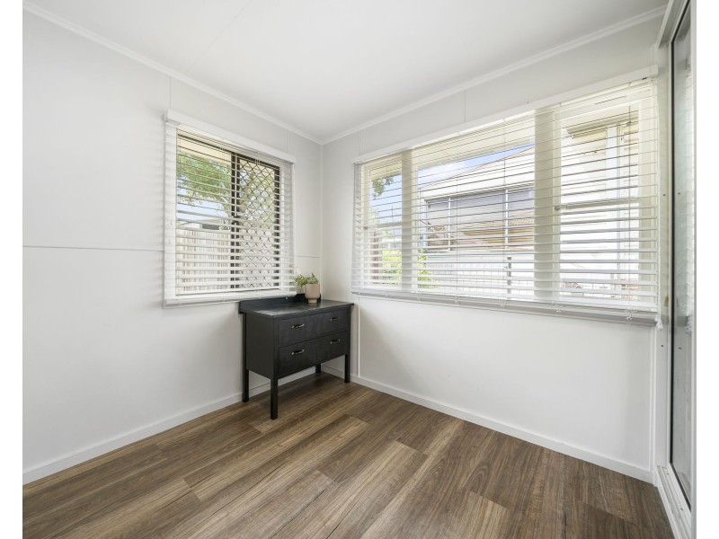 6 Kirklees Street, Newtown QLD 4350