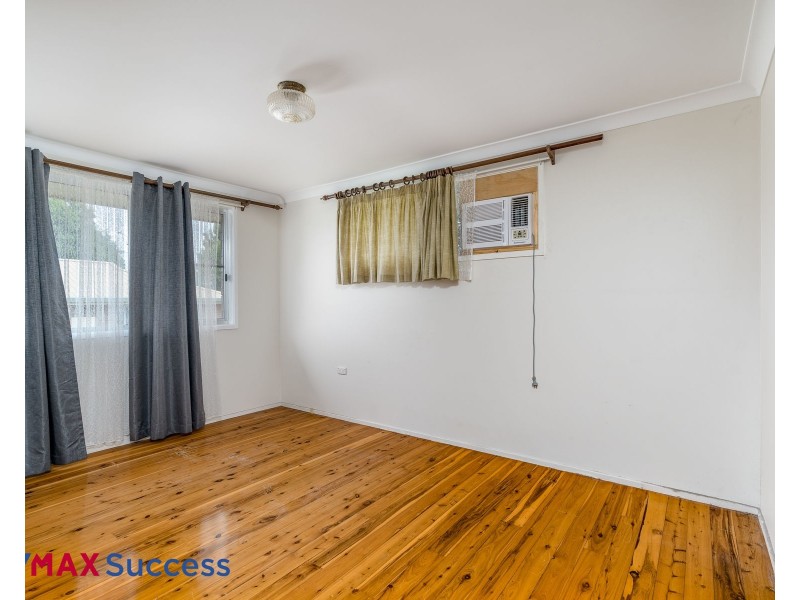4 Lupin Court, Centenary Heights QLD 4350