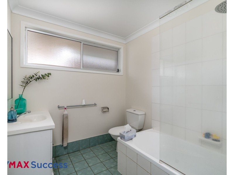 4 Lupin Court, Centenary Heights QLD 4350
