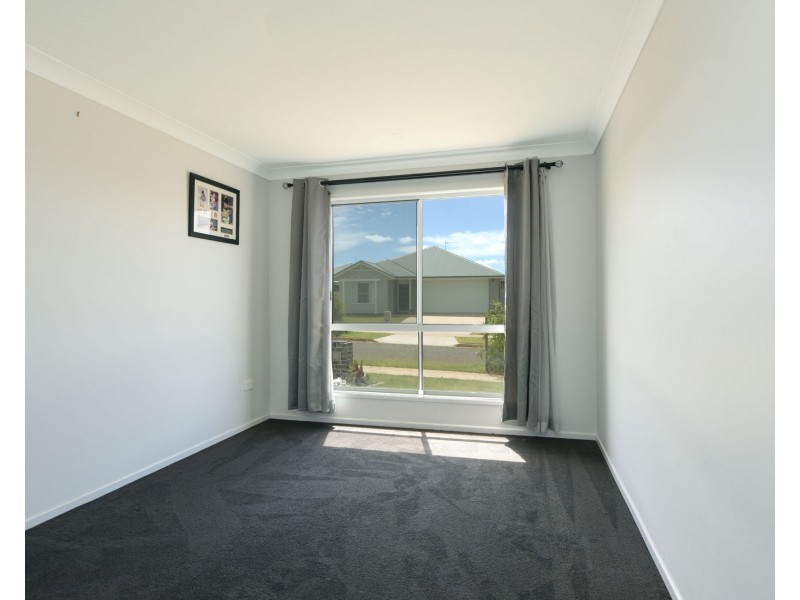 9 McAulay Avenue, Highfields QLD 4352