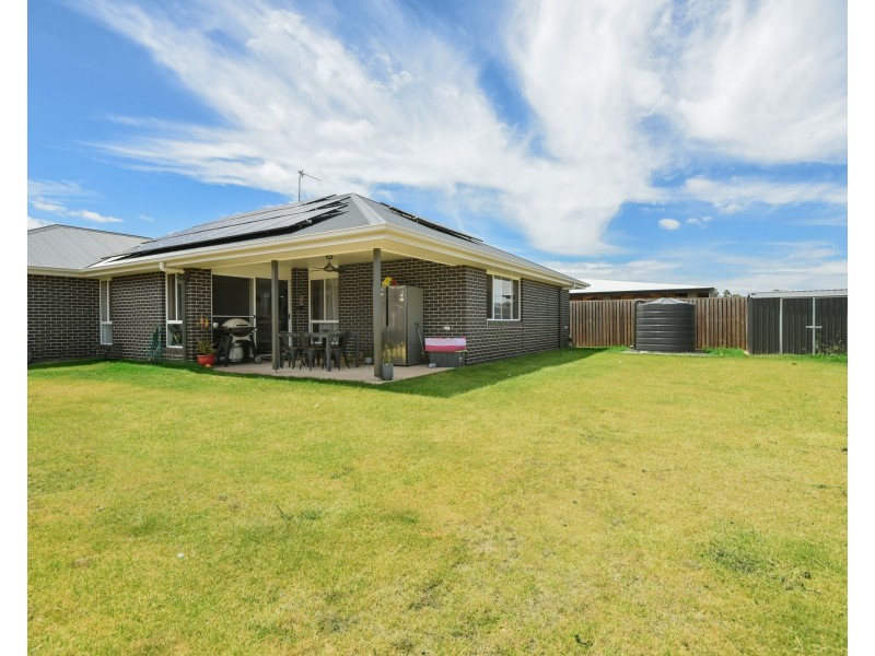 9 McAulay Avenue, Highfields QLD 4352