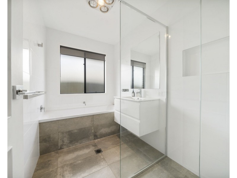 18 Orchard Lane, Glenvale QLD 4350