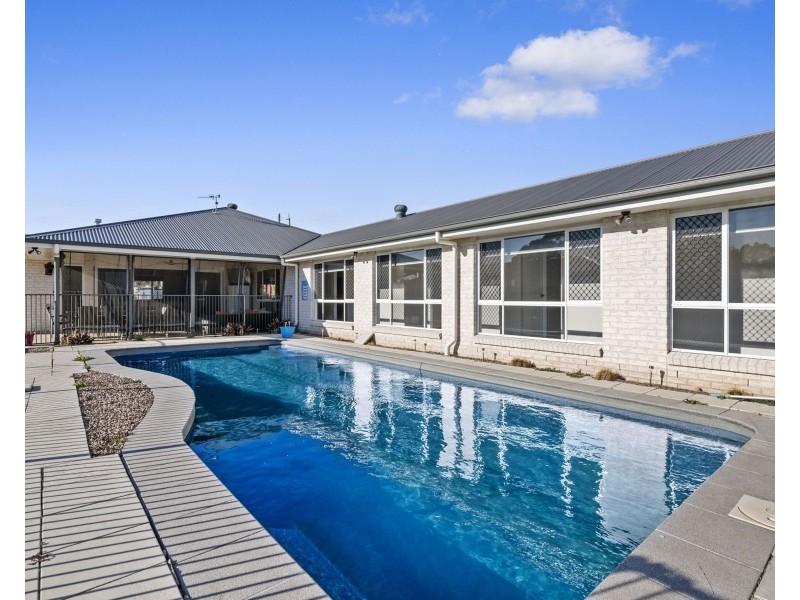 10 Harth Street, Goombungee QLD 4354