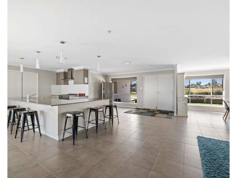 10 Harth Street, Goombungee QLD 4354