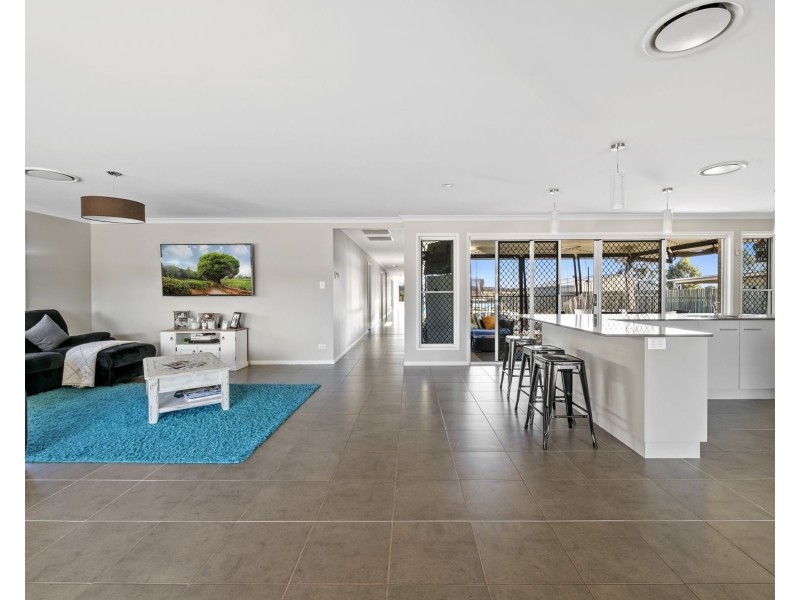 10 Harth Street, Goombungee QLD 4354