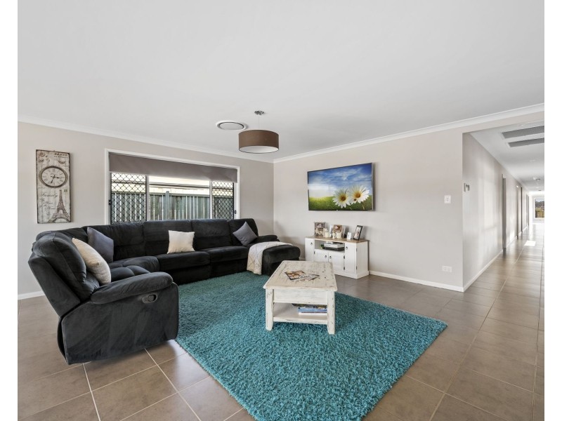 10 Harth Street, Goombungee QLD 4354