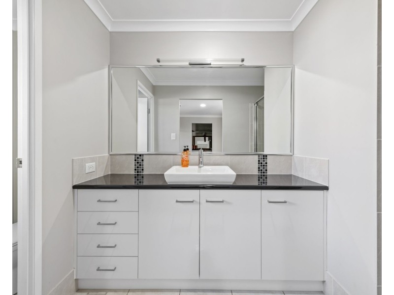 10 Harth Street, Goombungee QLD 4354
