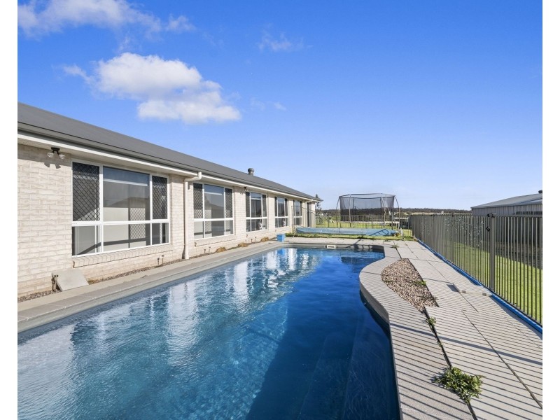10 Harth Street, Goombungee QLD 4354