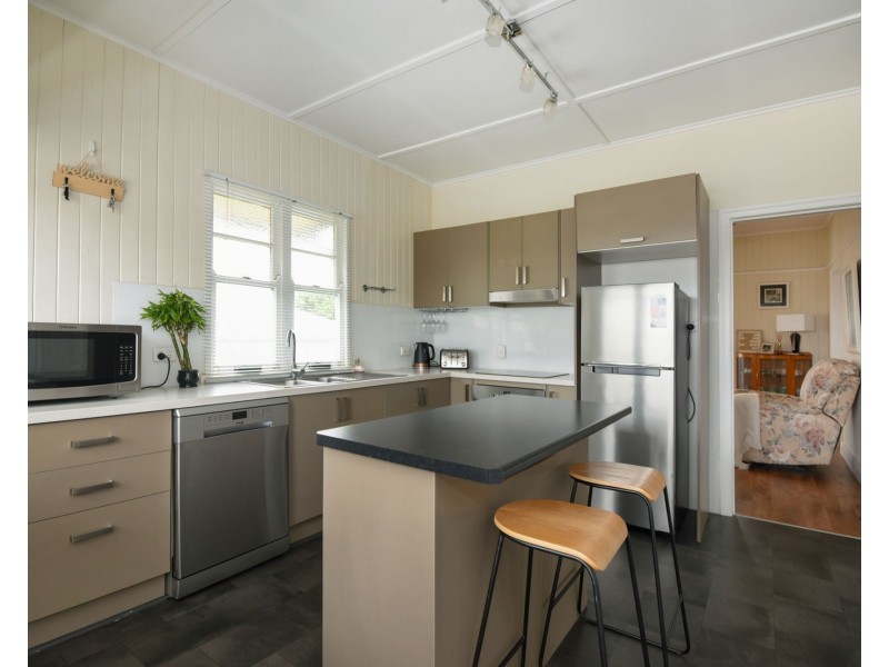 1 Weetwood Street, Newtown QLD 4350