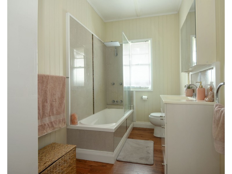 1 Weetwood Street, Newtown QLD 4350