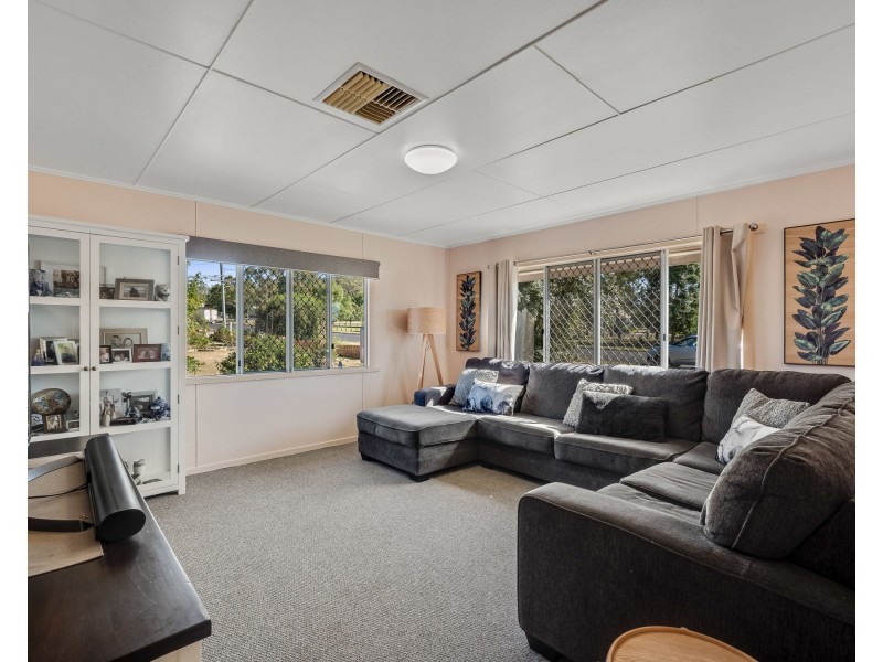 35 Toowoomba Road, Oakey QLD 4401