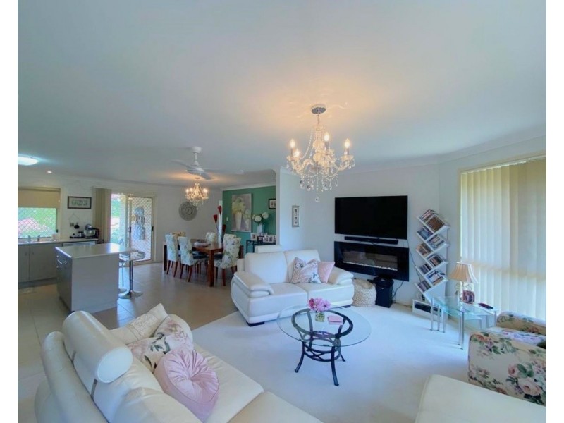 16 Willowburn Drive, Rockville QLD 4350