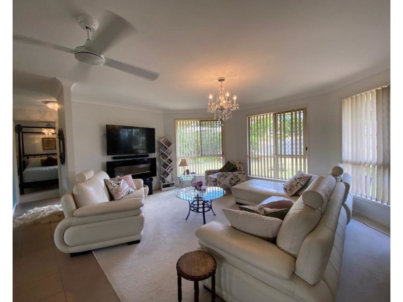 16 Willowburn Drive, Rockville QLD 4350