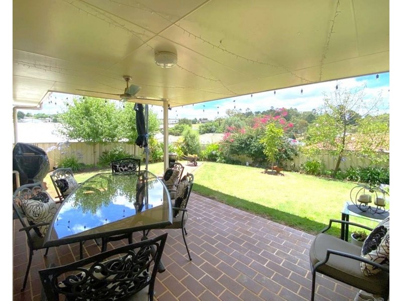 16 Willowburn Drive, Rockville QLD 4350