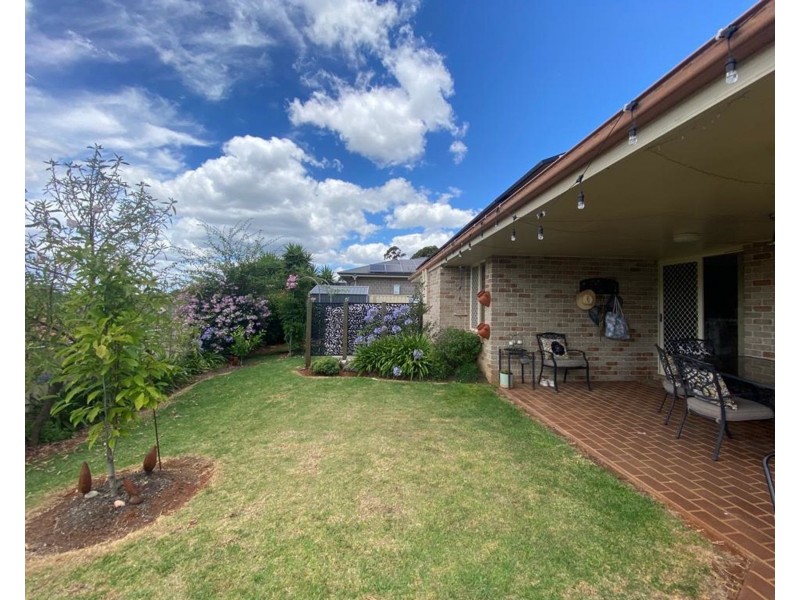 16 Willowburn Drive, Rockville QLD 4350