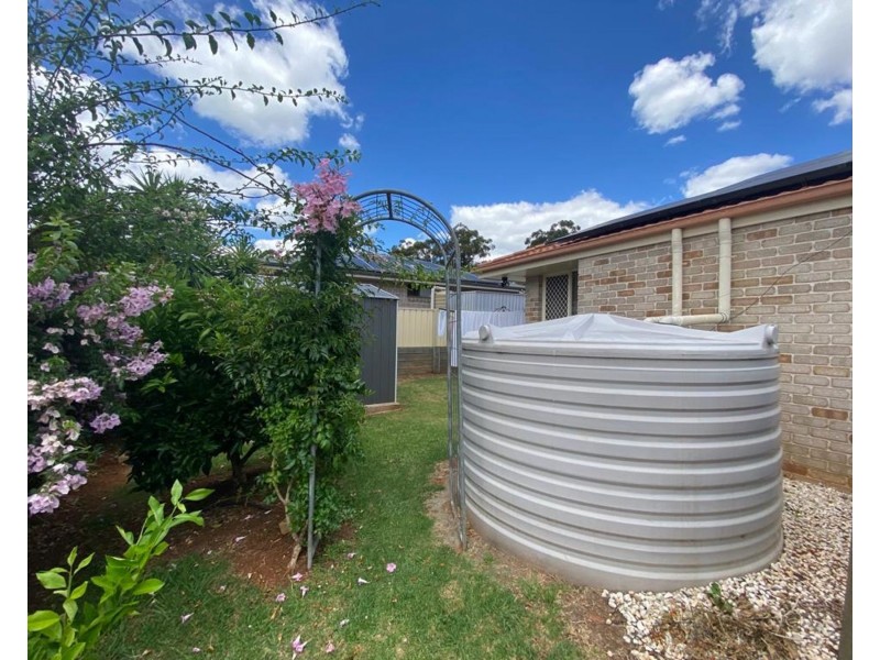 16 Willowburn Drive, Rockville QLD 4350