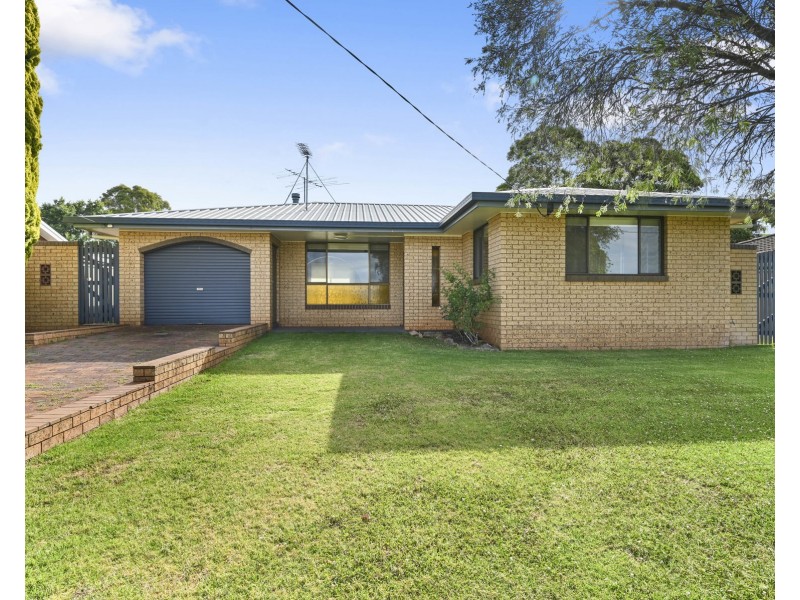 42 Jennifer Crescent, Darling Heights QLD 4350