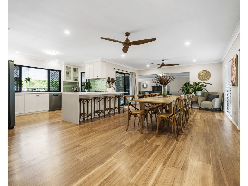 2 Clive Crescent, Withcott QLD 4352
