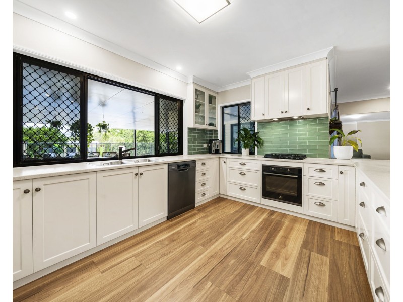 2 Clive Crescent, Withcott QLD 4352