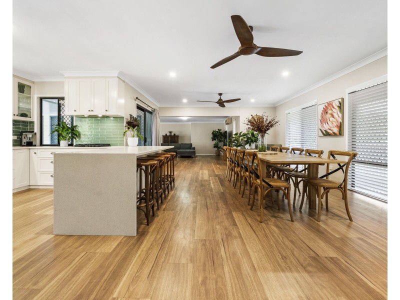 2 Clive Crescent, Withcott QLD 4352