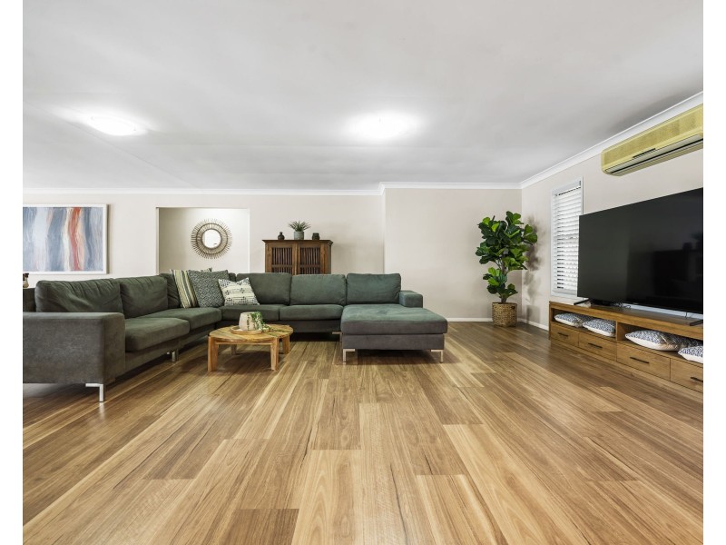 2 Clive Crescent, Withcott QLD 4352