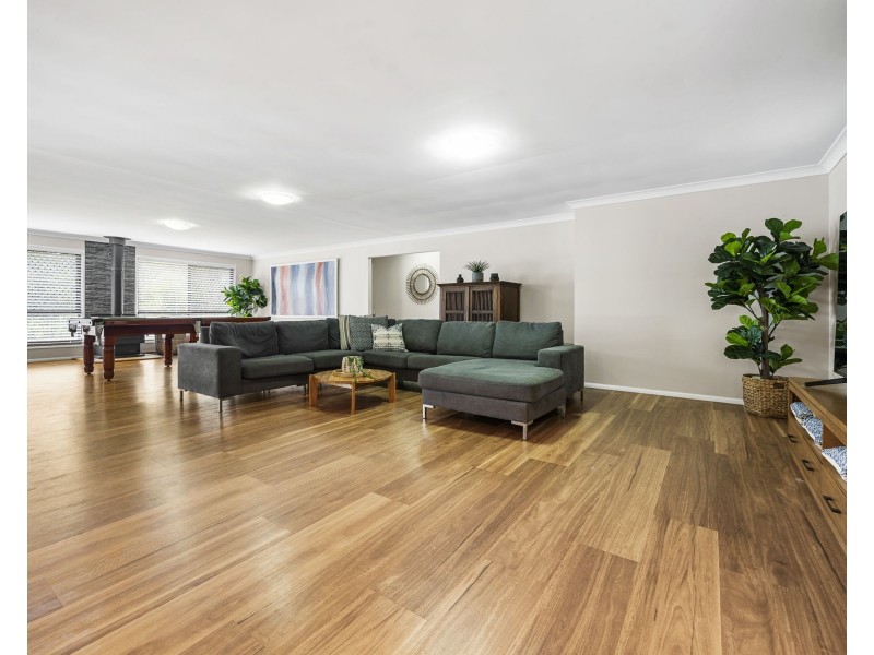 2 Clive Crescent, Withcott QLD 4352