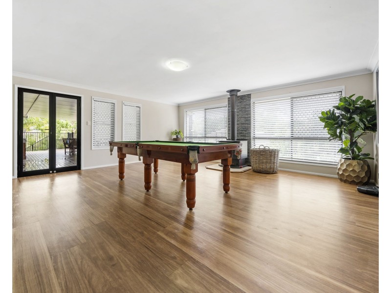 2 Clive Crescent, Withcott QLD 4352