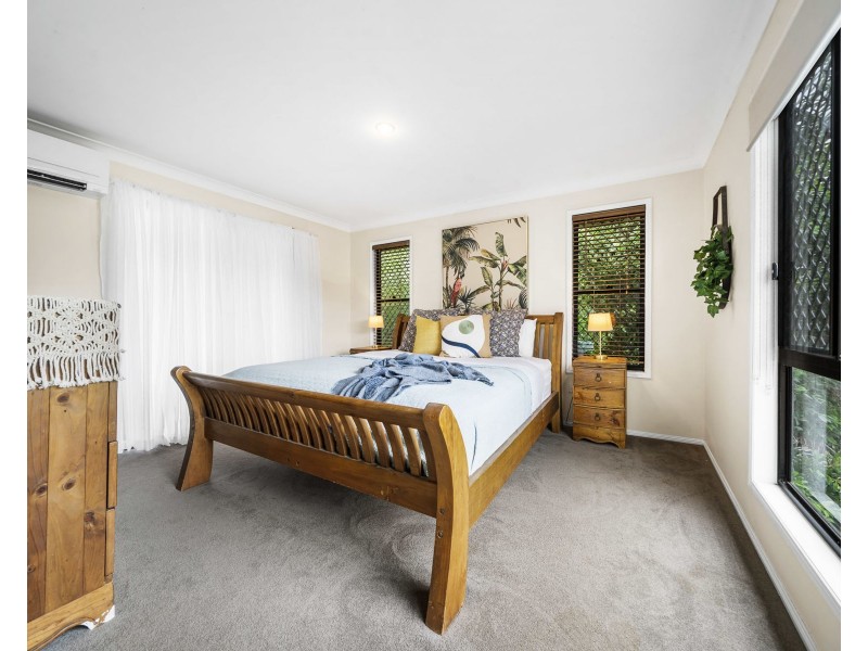 2 Clive Crescent, Withcott QLD 4352