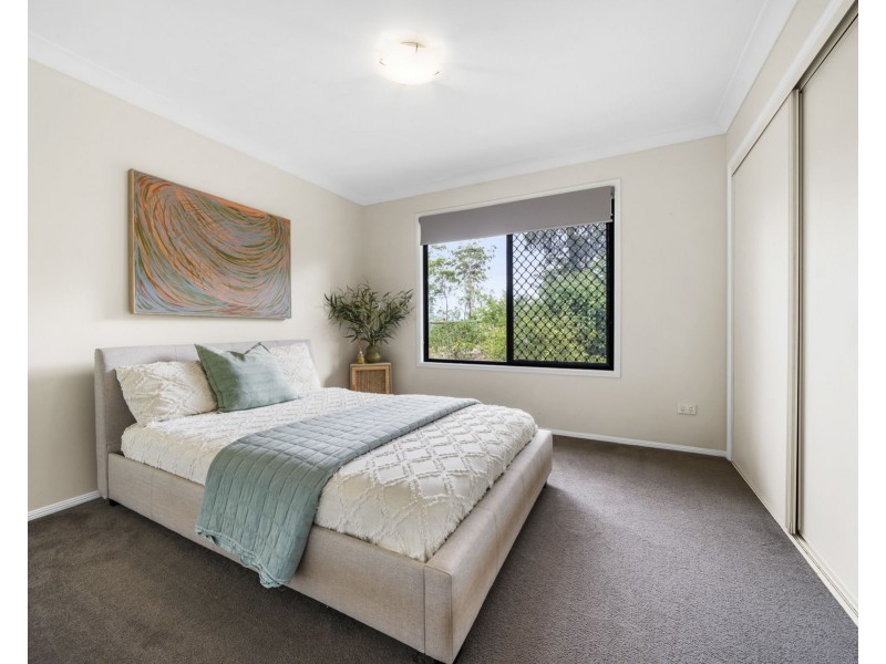 2 Clive Crescent, Withcott QLD 4352