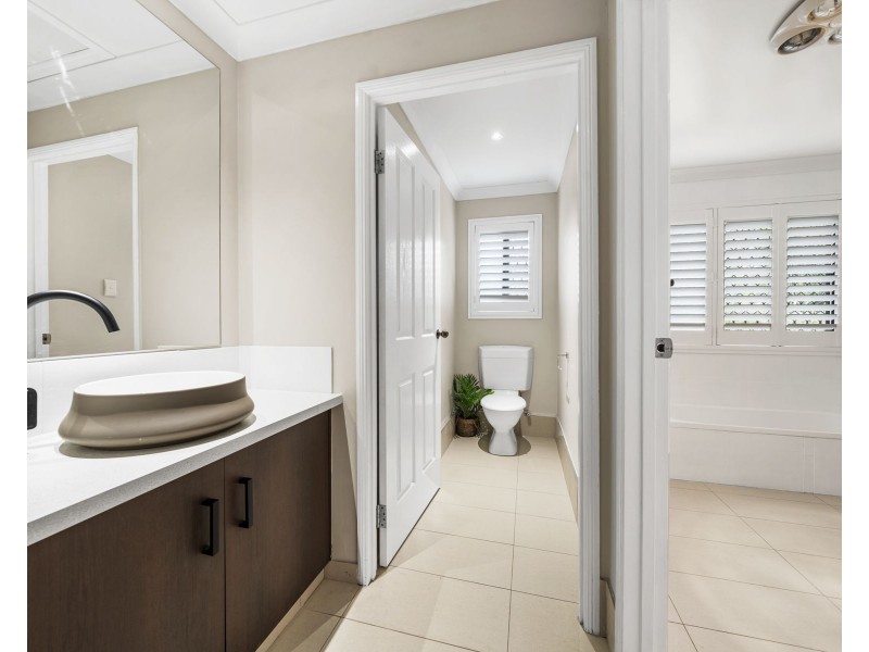 2 Clive Crescent, Withcott QLD 4352