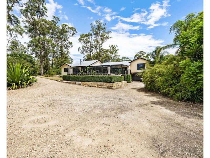 2 Clive Crescent, Withcott QLD 4352