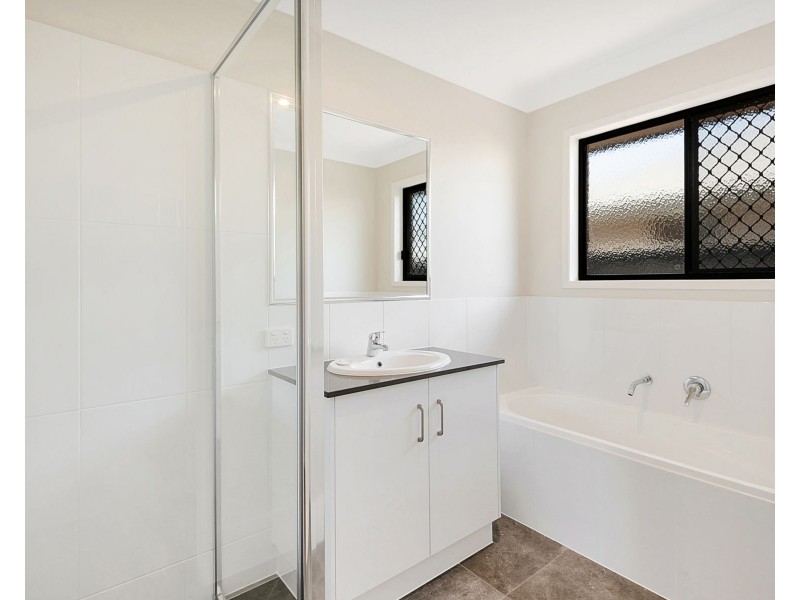 30 Myrtleford Crescent, Cambooya QLD 4358