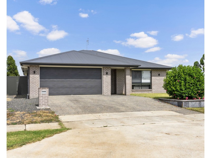 30 Myrtleford Crescent, Cambooya QLD 4358