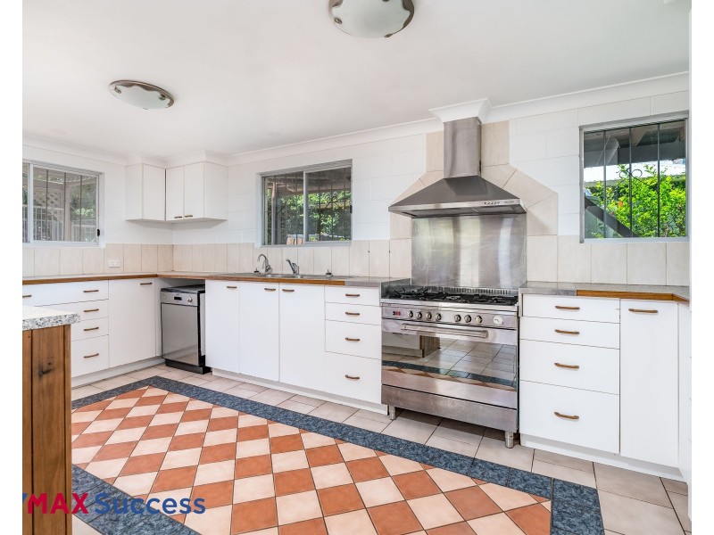 29 Alford Street, Mount Lofty QLD 4350