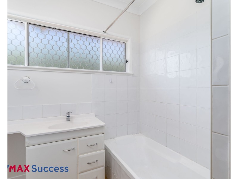 29 Alford Street, Mount Lofty QLD 4350