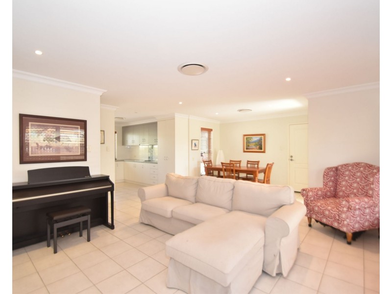 2/3 Jewell Street, Centenary Heights QLD 4350