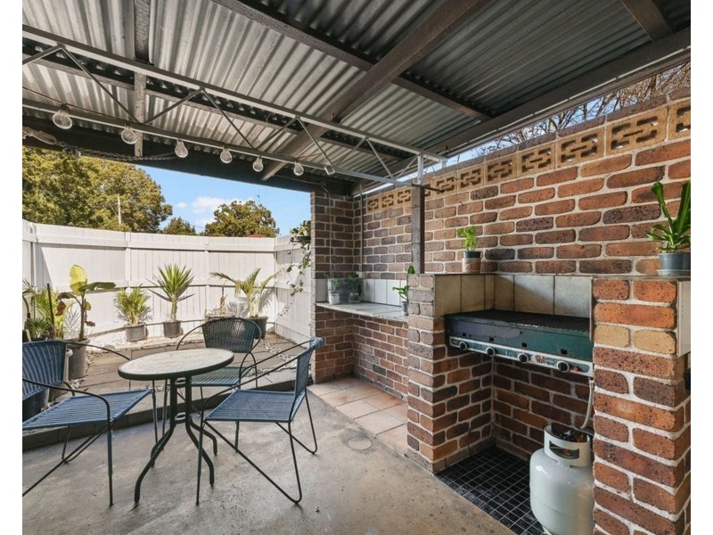 2/85 Hill Street, Newtown QLD 4350